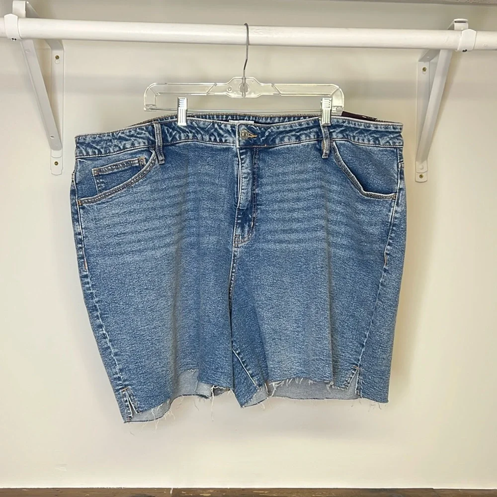 NWT Ava & Viv‎ High Rise Relaxed Bermuda Denim Shorts- 26